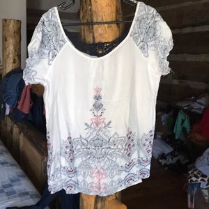 Short sleeved shirt, 100% Rayon.